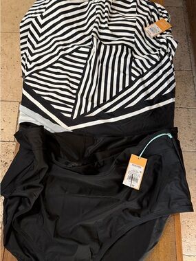 Black & White Striped Women’s swim top and panty Classic Contrast Design size 3X